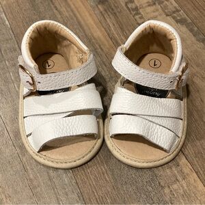 White leather infant sandals EUC ADORABLE size 1 (0-6 months)